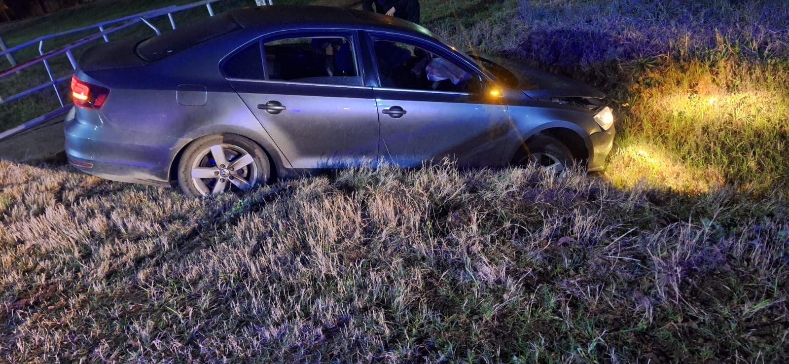 Conducía ebrio, perdió el control y terminó en la zanja: la alcoholemia le dio 1.57